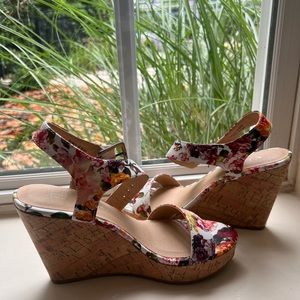 CL by Laundry floral infinity heels size Women’s 6 and 1/2